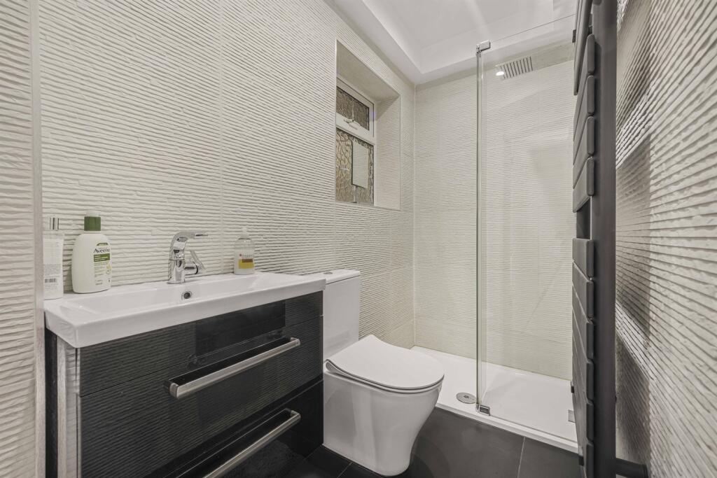 6 bedroom detached house for sale in Hale Road, Hale, WA15